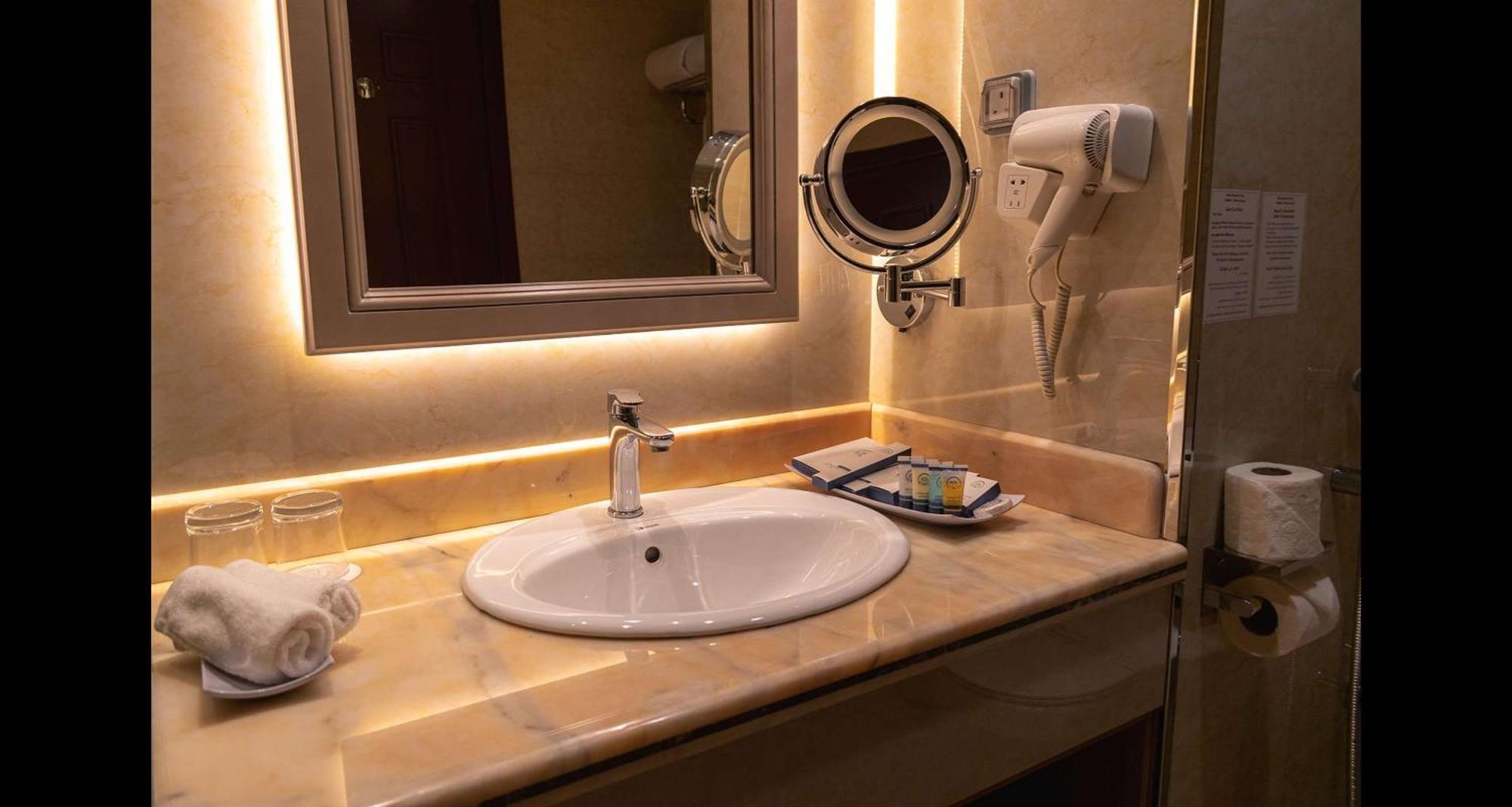 Best Western Plus Jeddah Hotel Madinah Road Esterno foto
